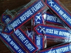 Brelok KISS ME BEFORE FLIGHT + RBF niebieska (2)